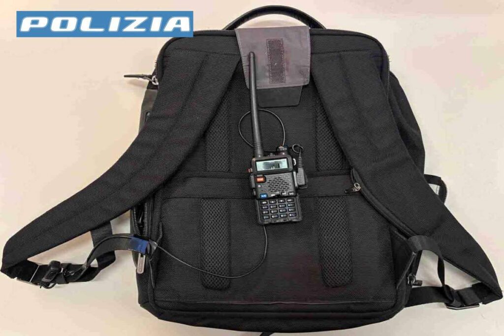 Zaino e disturbatore di frequenze