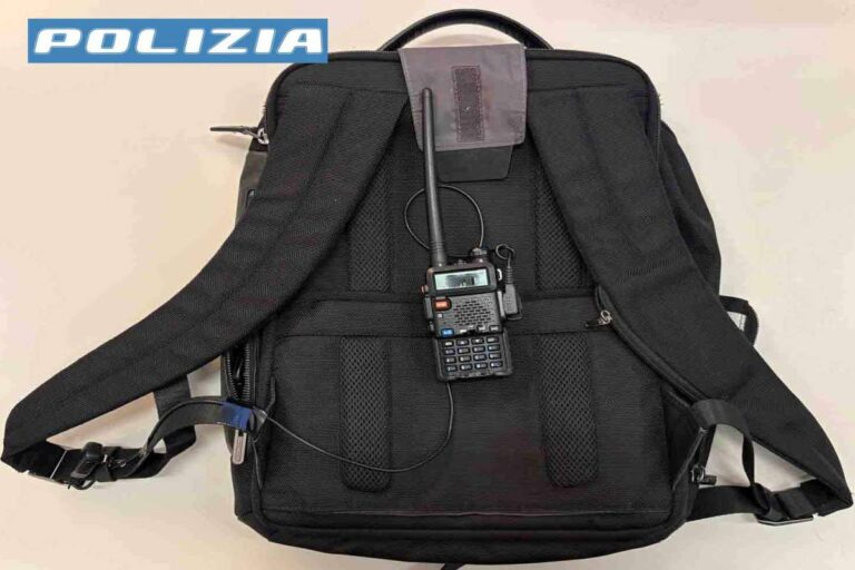 Zaino e disturbatore di frequenze