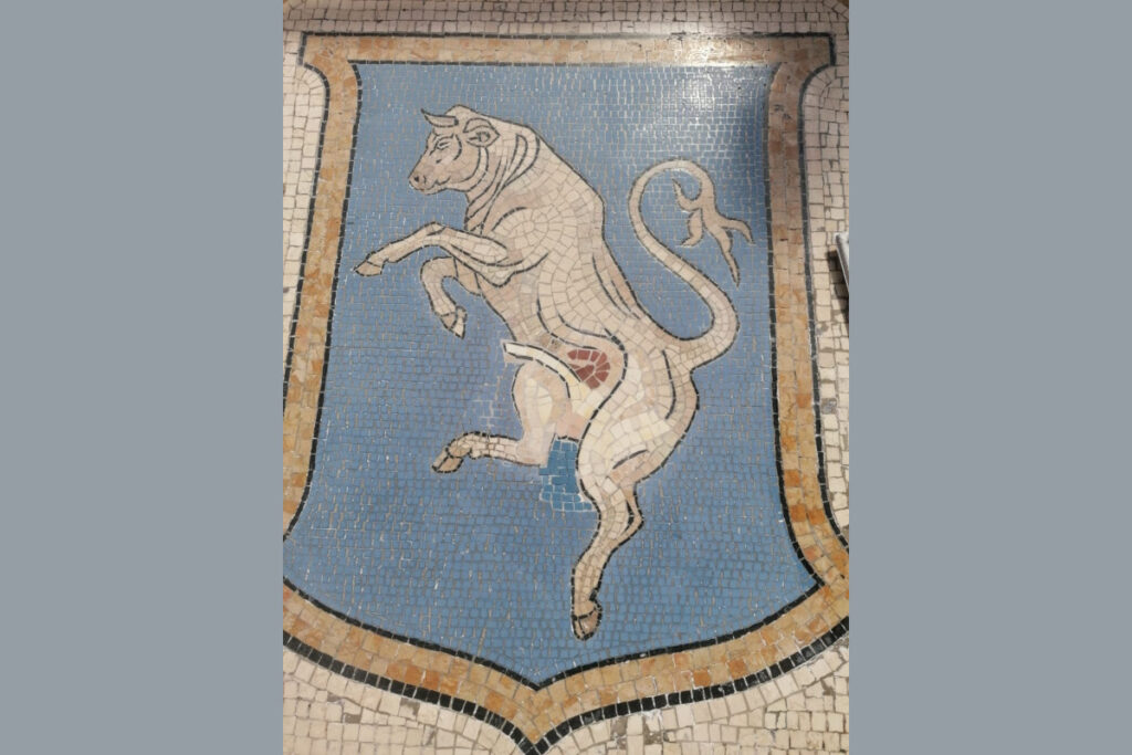 Mosaico del toro restaurato